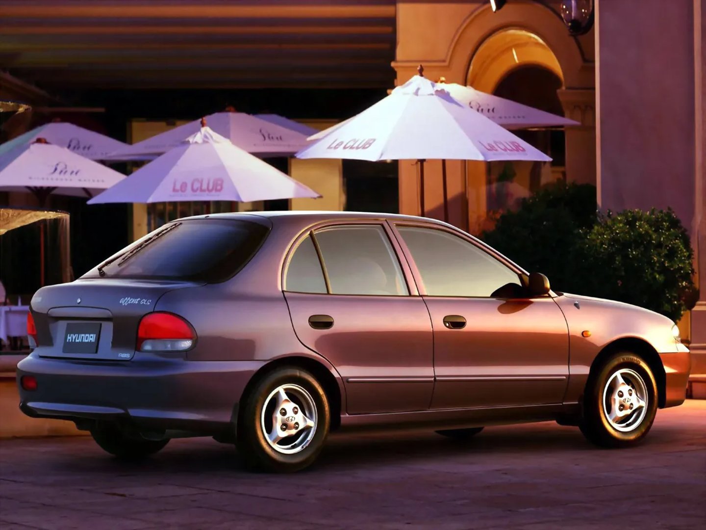 Hyundai_Verna_1_generation__Hatchback_5-door__3.jpg