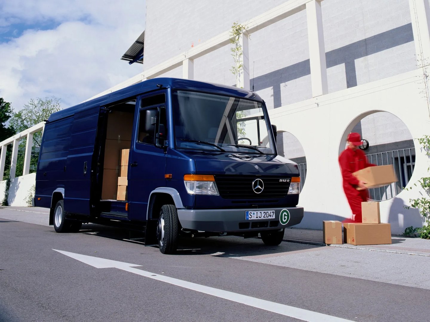 Mercedes_Vario_1_generation__Van__1.jpg
