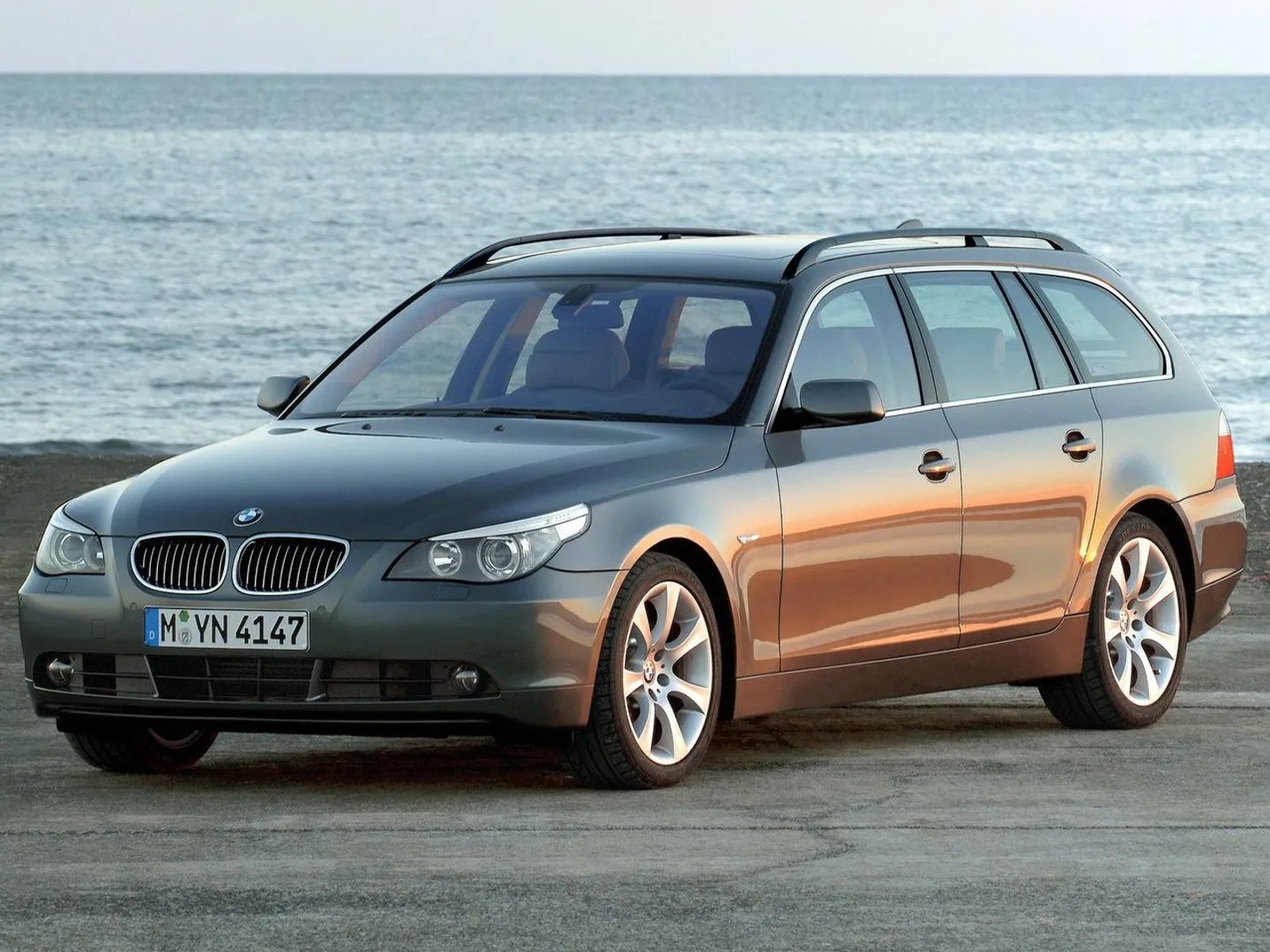 E61  Estate 5-door