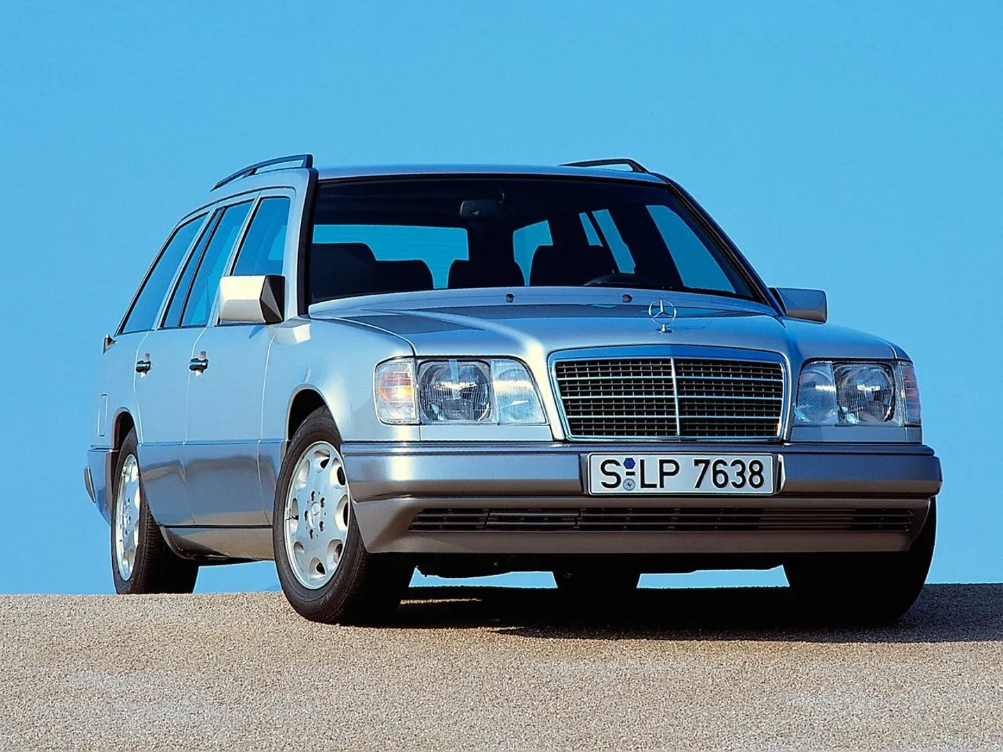 Mercedes_E-Class_1_generation_restyling__Estate_5-door__6.jpg