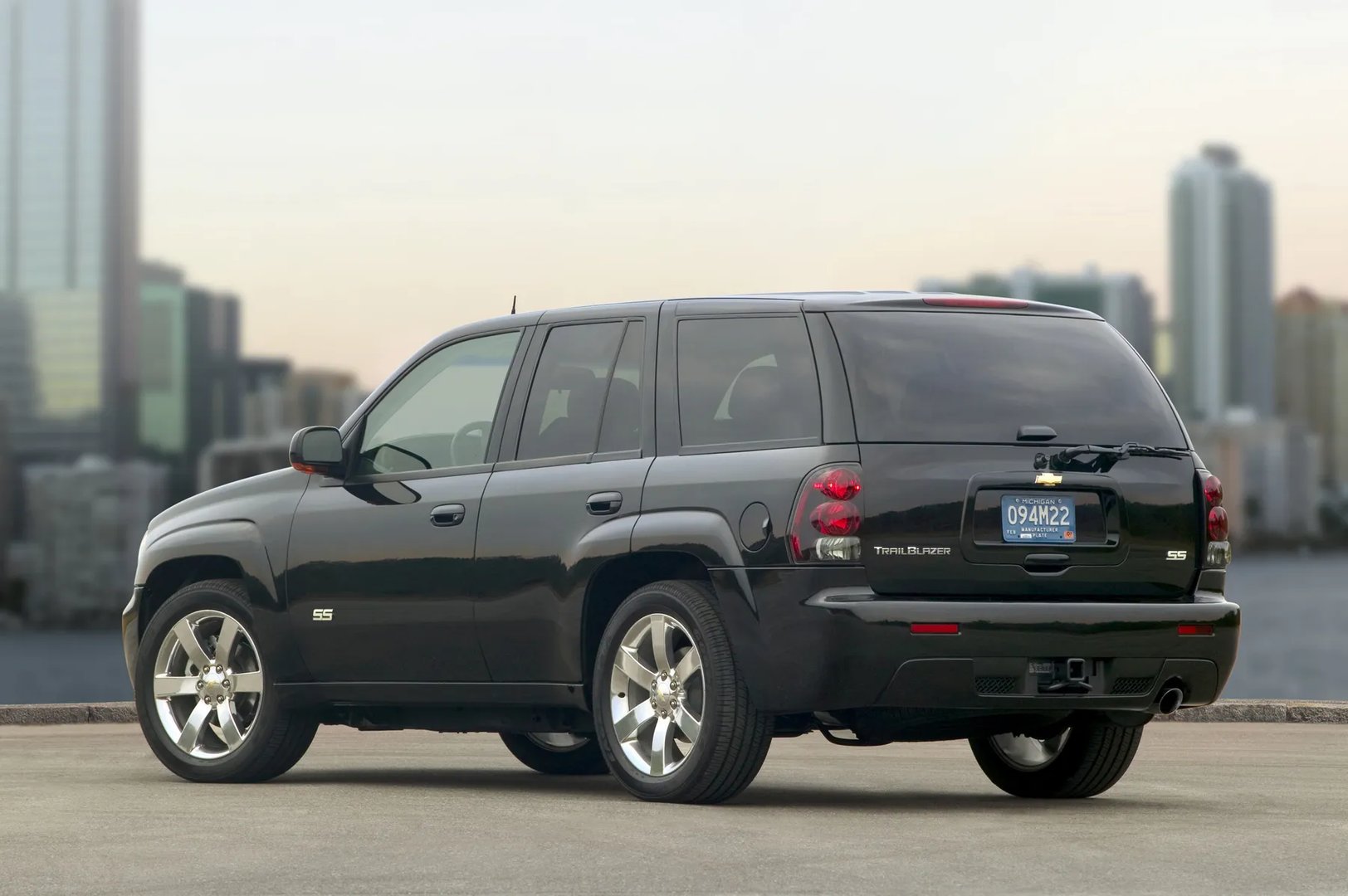 Chevrolet_TrailBlazer_1_generation_restyling__SUV_5-doors__2.jpg