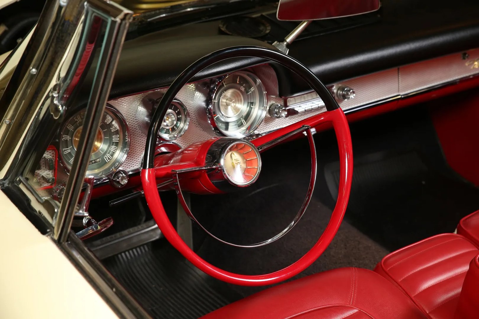 Chrysler_Windsor_7_generation__Cabrio__5.jpg