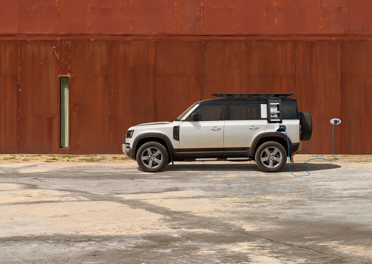 Land Rover_Defender_2_generation__SUV_5-doors__13.jpg