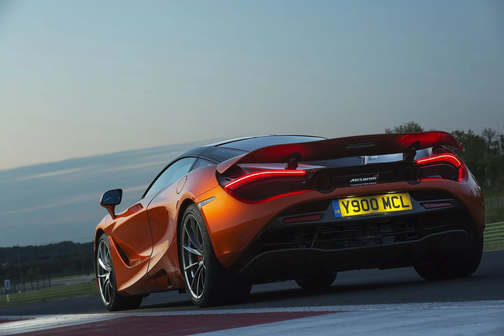 McLaren_720S_1_generation__Coupe__1.jpg