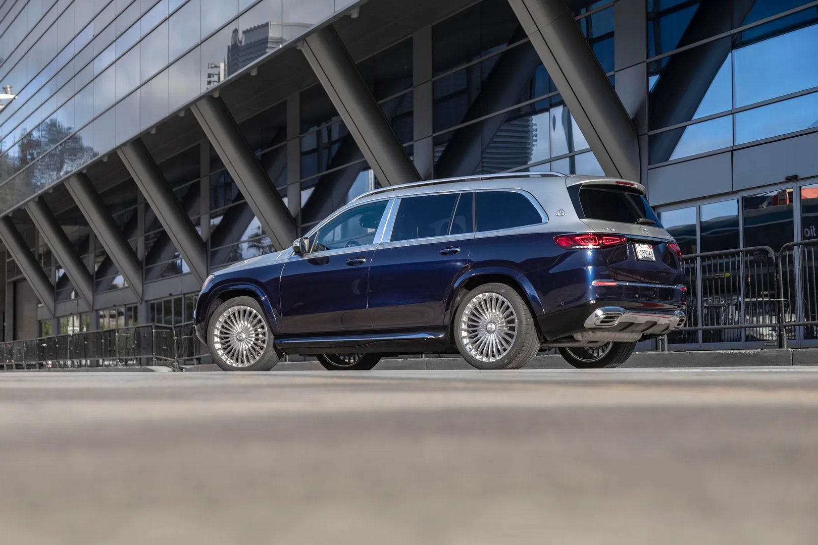 Mercedes_Maybach_GLS_1_generation__SUV_5-doors__9.jpg