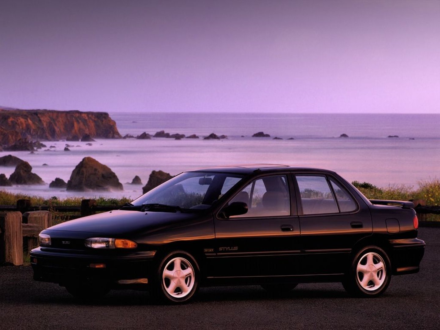 isuzu_Stylus_1_generation__Sedan__7.jpg