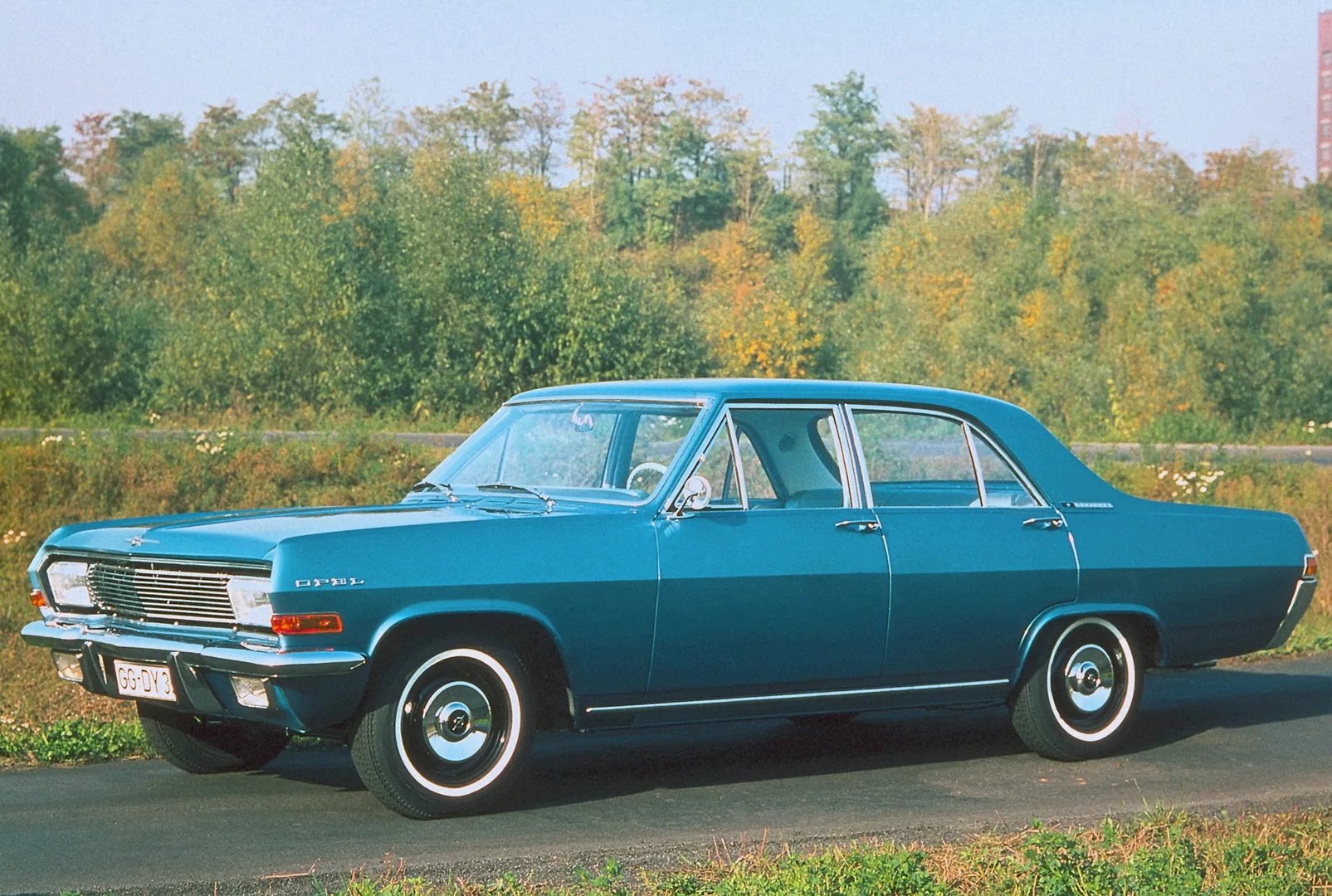 Opel_Kapitan_5_generation__Sedan__1.jpg