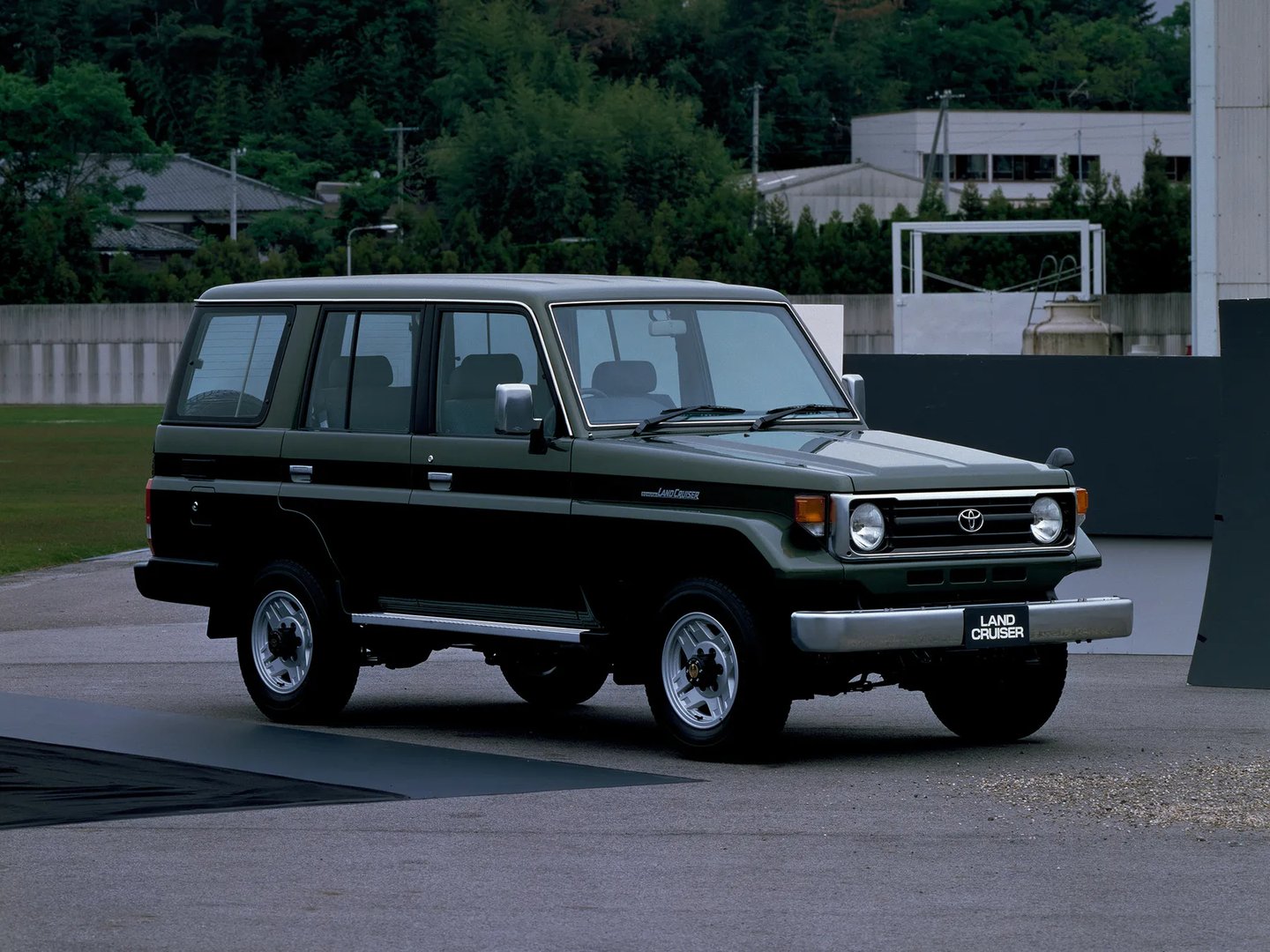 Toyota_LC_8_generation_restyling__SUV_5-doors__1.jpg