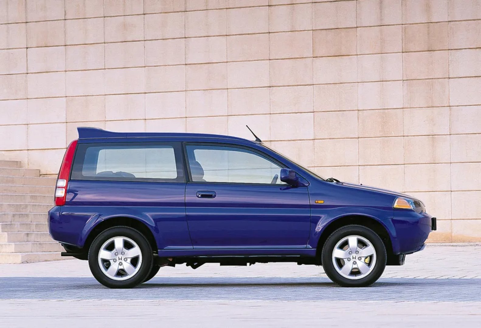 Honda_HR-V_1_generation__SUV_3-doors__2.jpg
