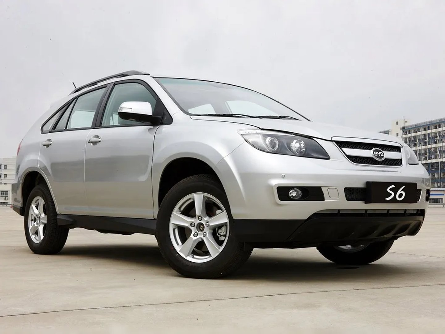 BYD_S6_1_generation__SUV_5-doors__4.jpg