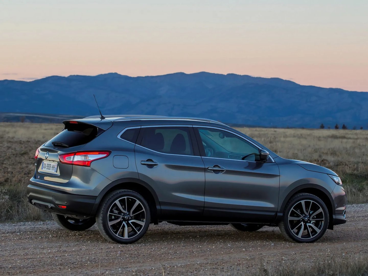 Nissan_Qashqai_2_generation__SUV_5-doors__4.jpg