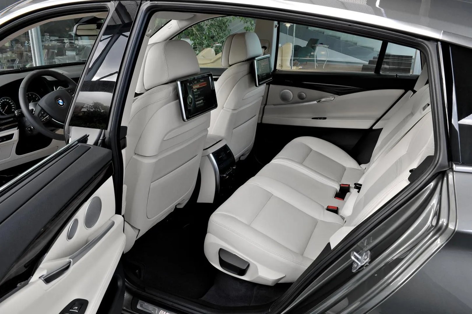 BMW_5_series_6_generation_restyling__Liftback__8.jpg