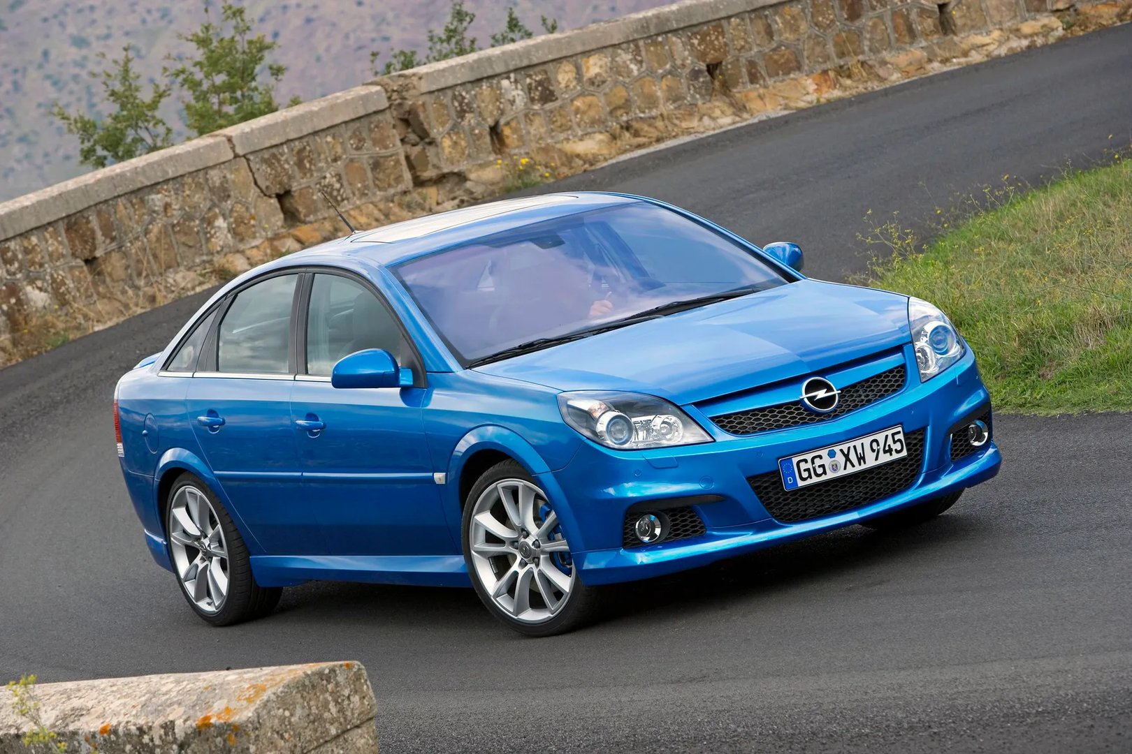Opel_Vectra_OPC_3_generation_restyling__Hatchback_5-door__5.jpg
