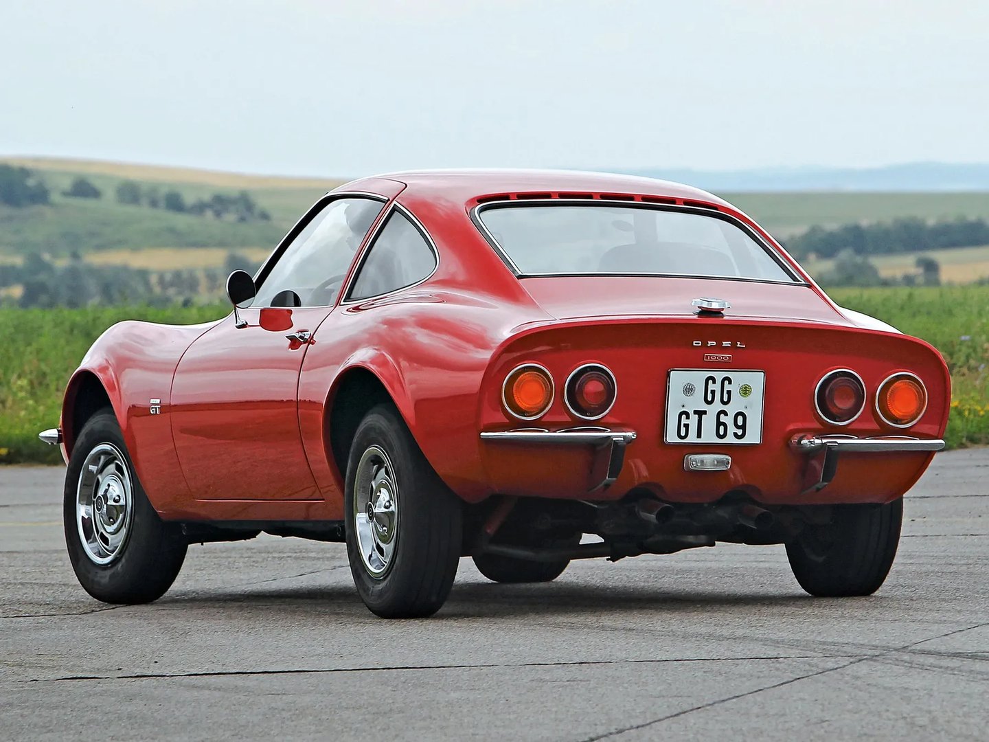 Opel_GT_1_generation__Coupe__1.jpg