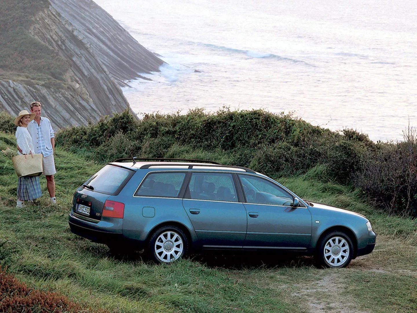 Audi_A6_2_generation__Estate_5-door__2.jpg