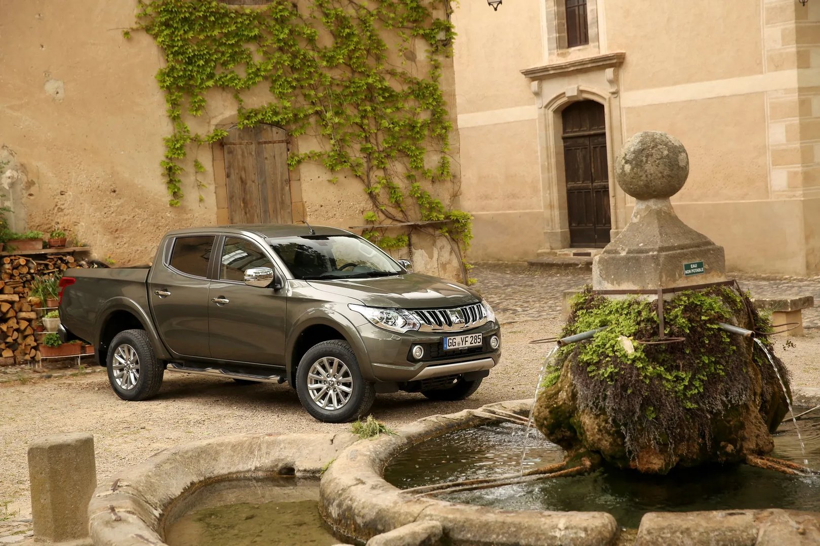 Mitsubishi_Triton_5_generation__Pickup_double-cab__11.jpg