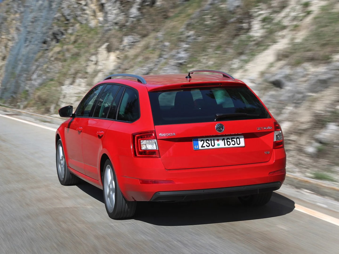 Skoda_Octavia_3_generation__Estate_5-door__3.jpg