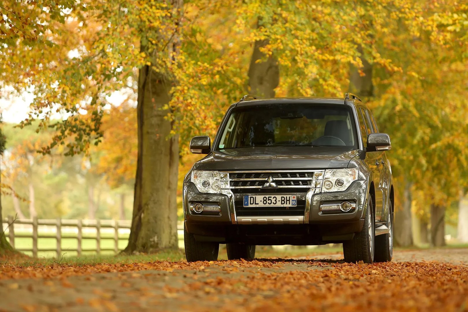 Mitsubishi_Pajero_4_generation_restyling_2__SUV_5-doors__11.jpg