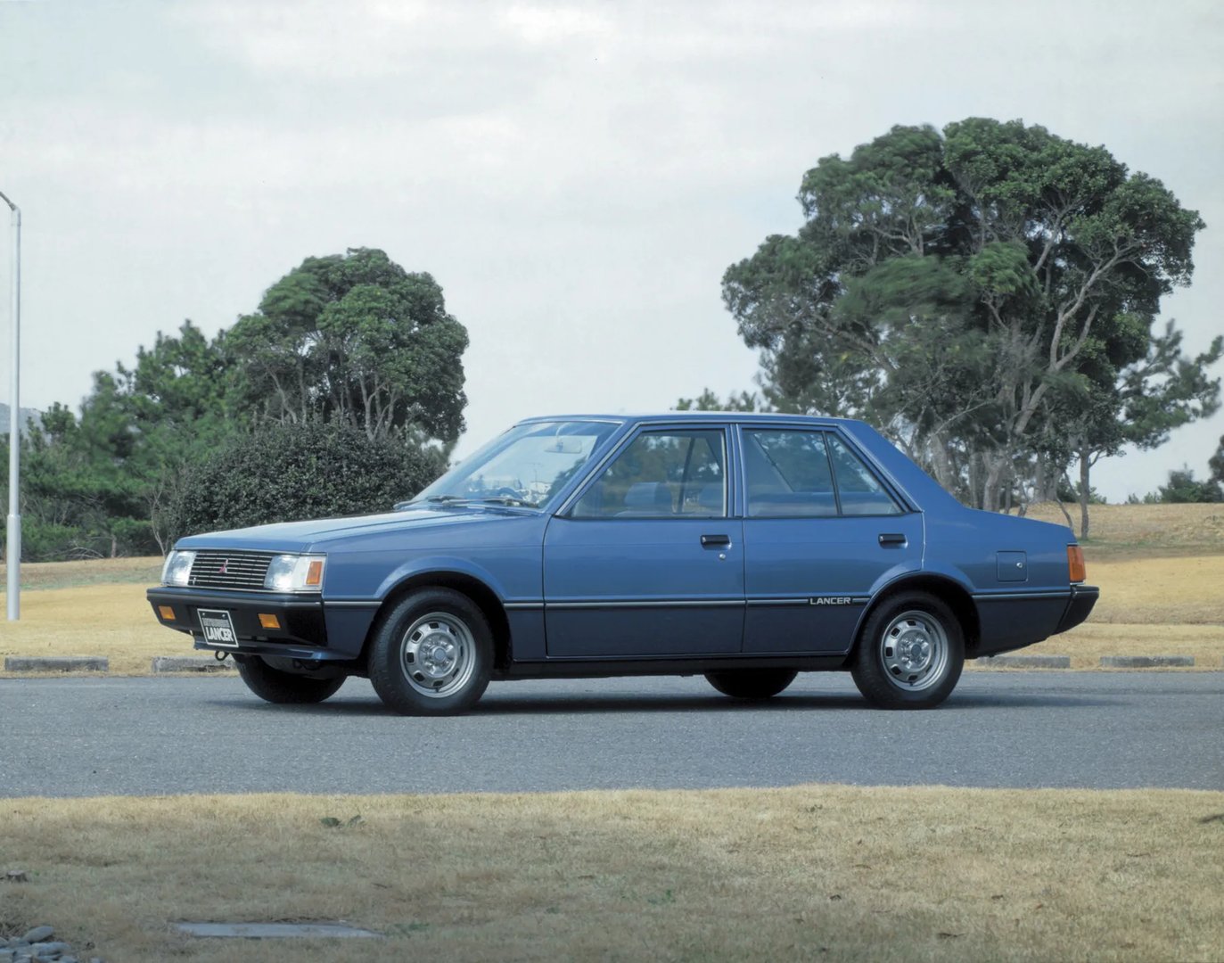 Mitsubishi_Lancer_3_generation__Sedan__3.jpg