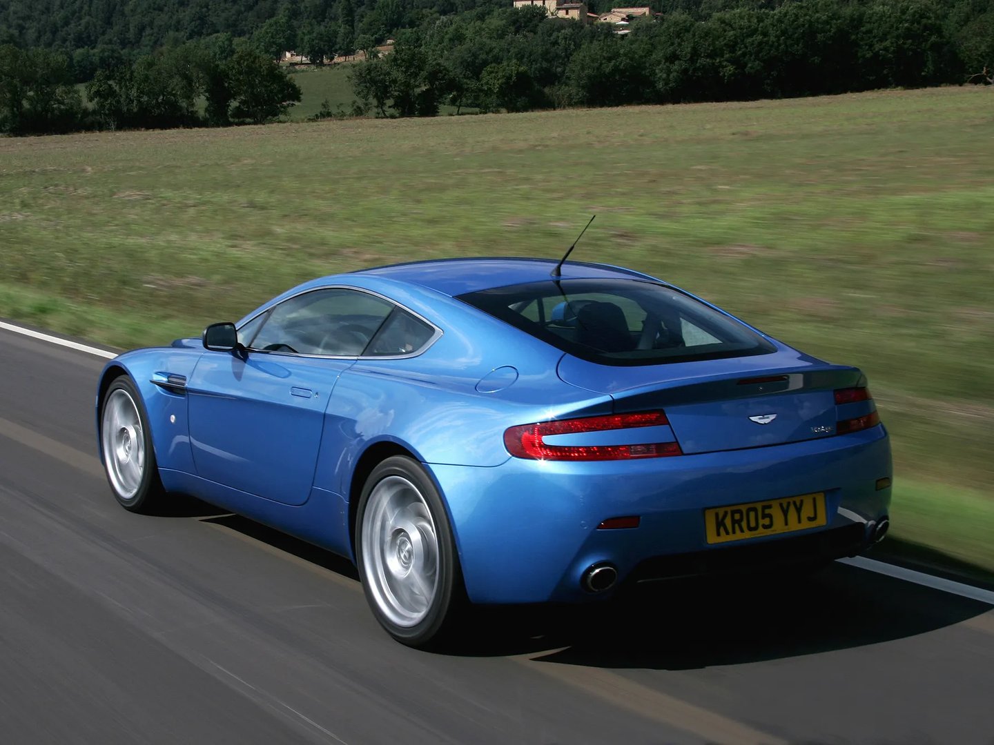 Aston Martin_Vantage_3_generation__Coupe__13.jpg