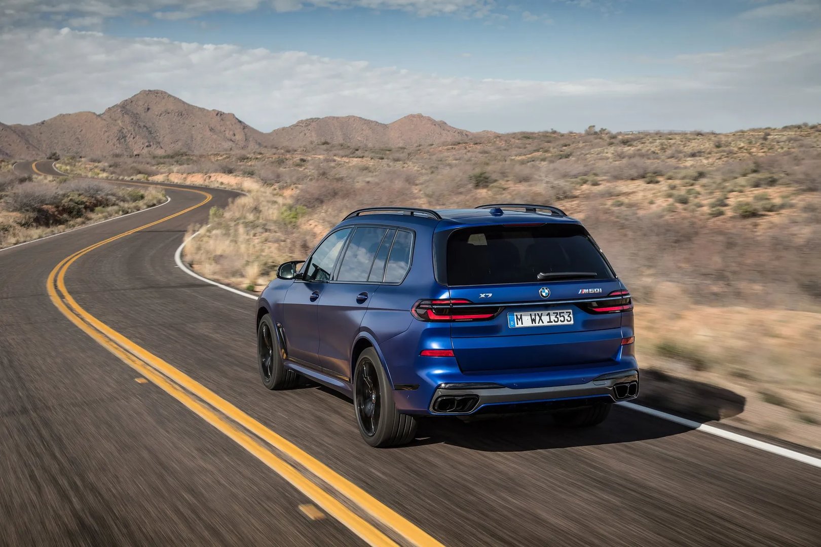 BMW_X7_M_1_generation_restyling_1__SUV_5-doors__9.jpg