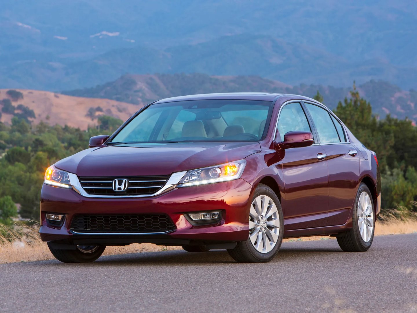 Honda_Accord_(USA)_9_generation__Sedan__11.jpg