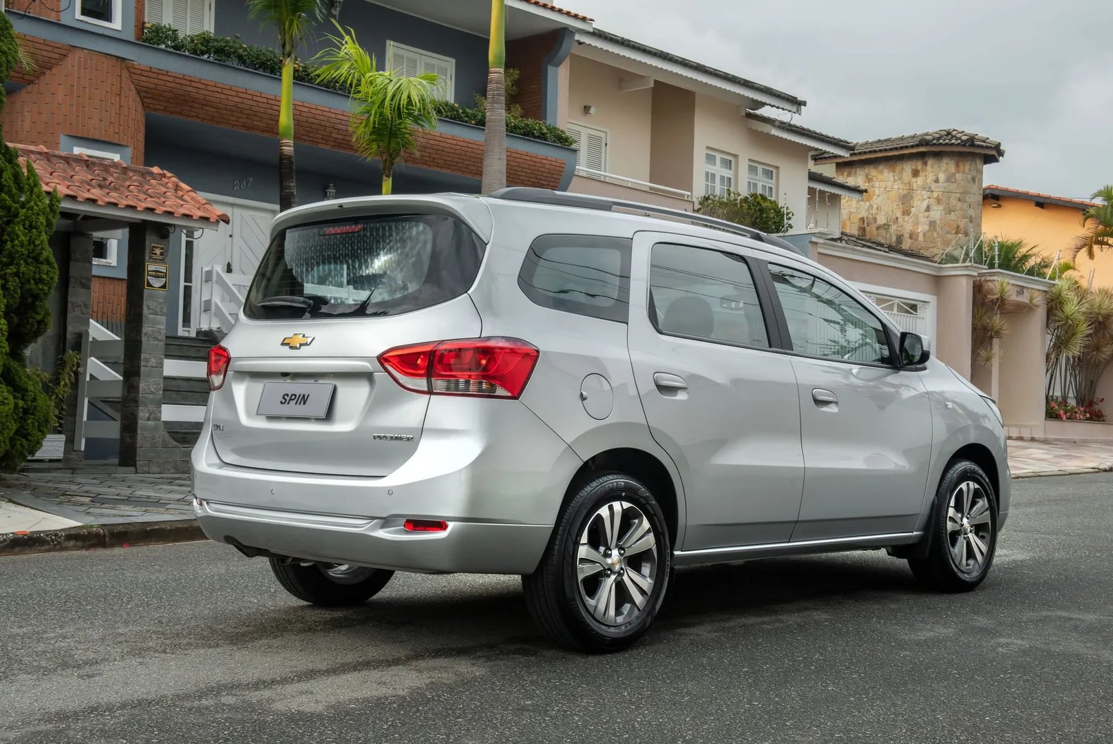 Chevrolet_Spin_1_generation_restyling_1__Minivan__10.jpg