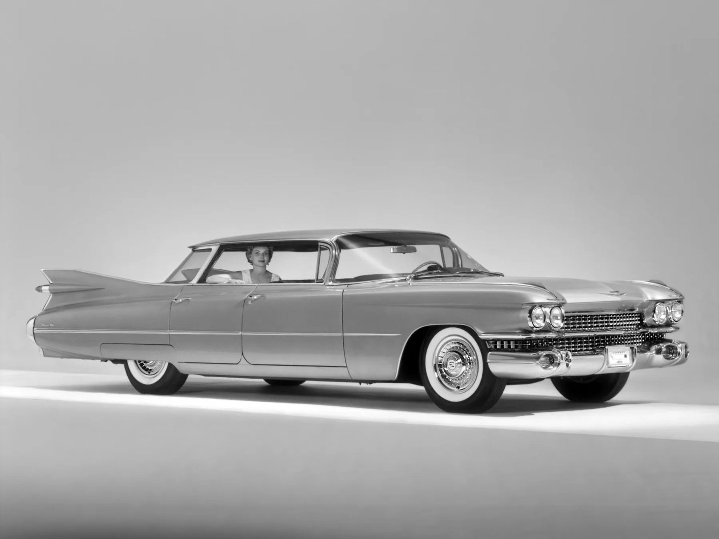 Cadillac_DeVille_1_generation__Sedan__3.jpg
