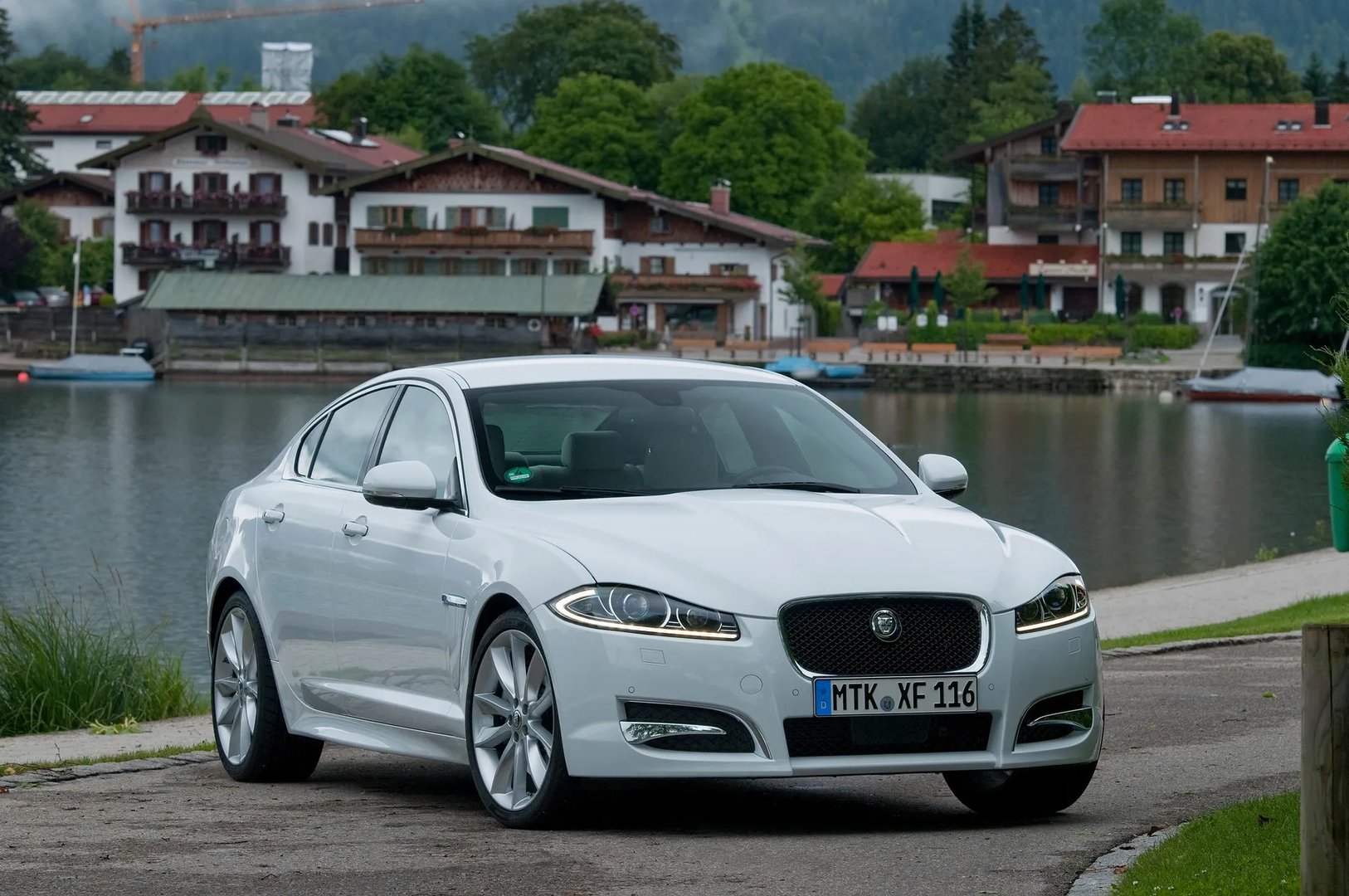 Jaguar_XF_1_generation_restyling__Sedan__2.jpg