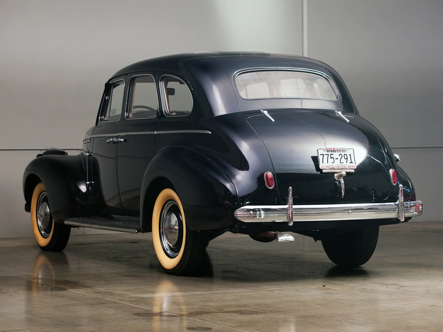 Chevrolet_Special_DeLuxe_1_generation__Sedan__3.jpg