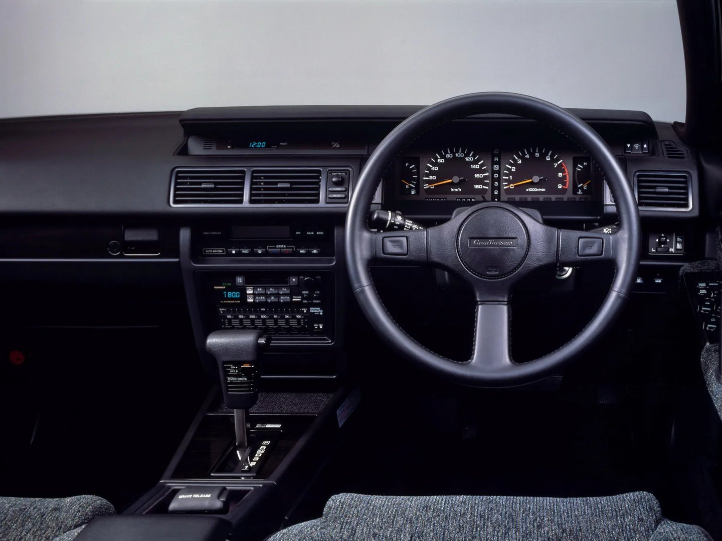 Nissan_Cedric_7_generation__Sedan_Hardtop__9.jpg