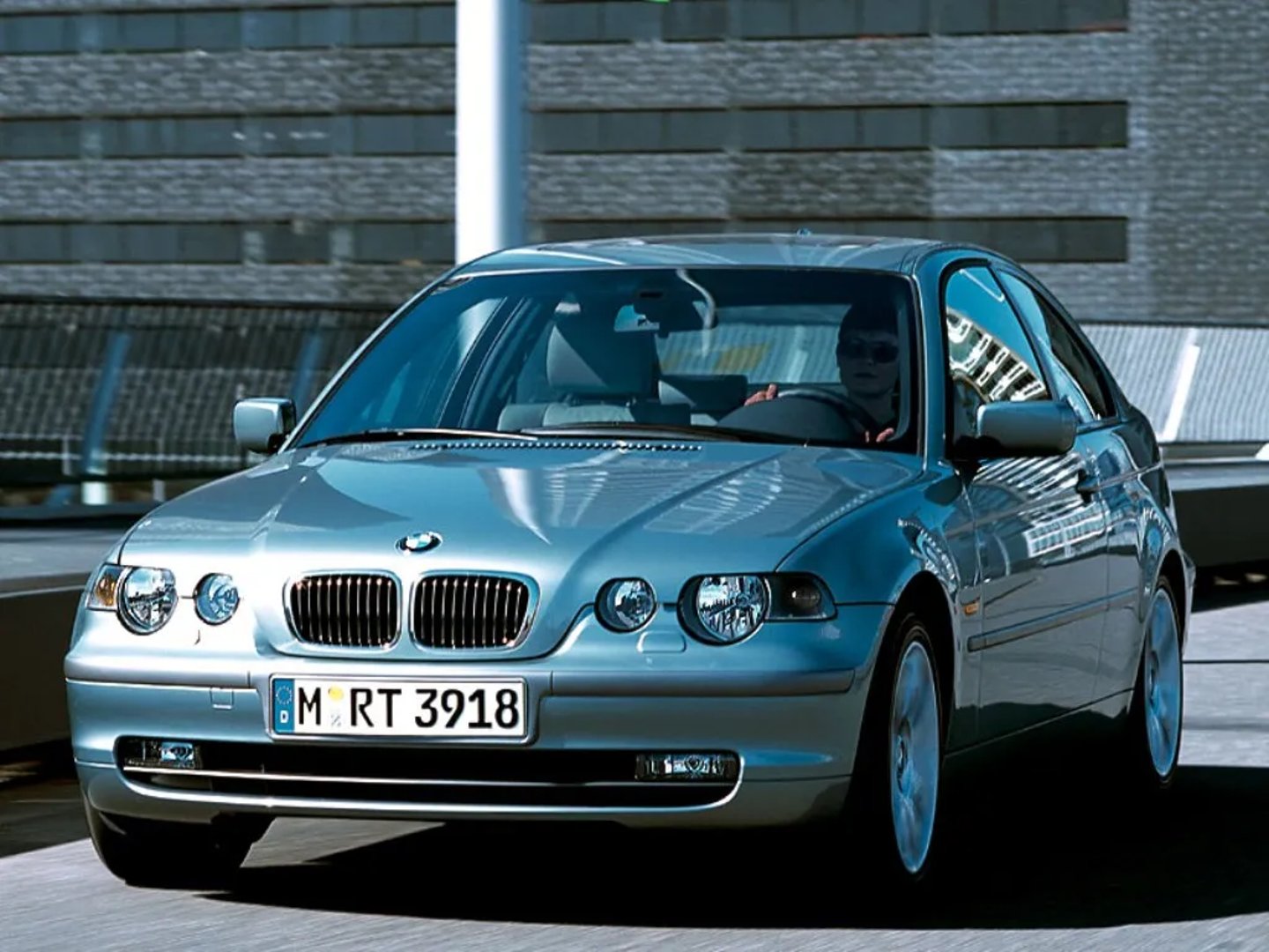 BMW_3_series_4_generation_restyling__Hatchback_3-door__12.jpg