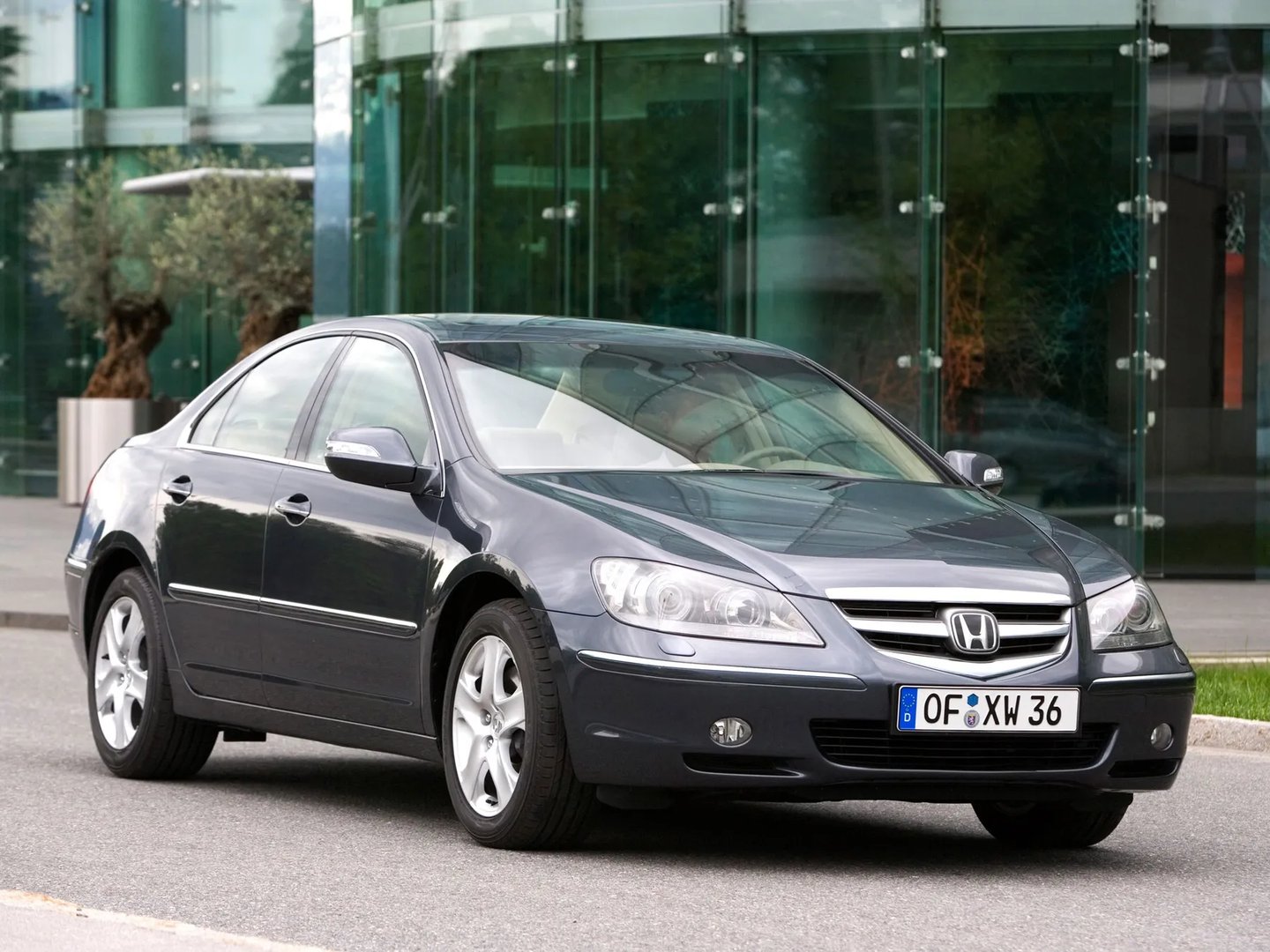 Honda_Legend_4_generation__Sedan__1.jpg