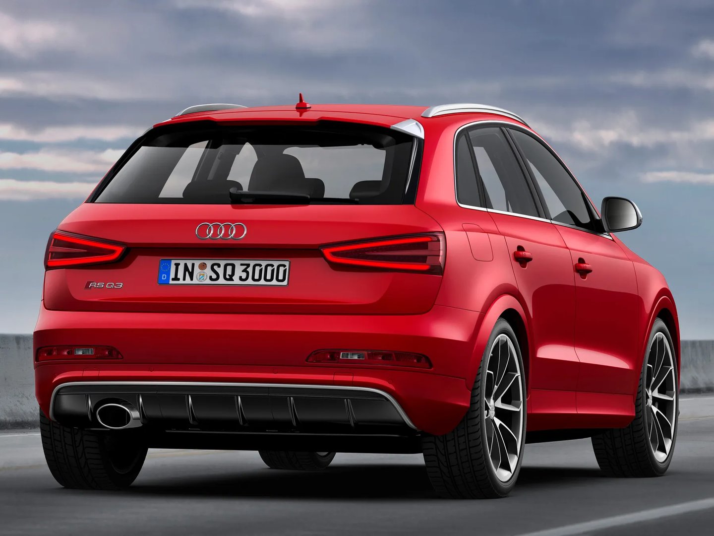 Audi_RS_Q3_1_generation__SUV_5-doors__2.jpg