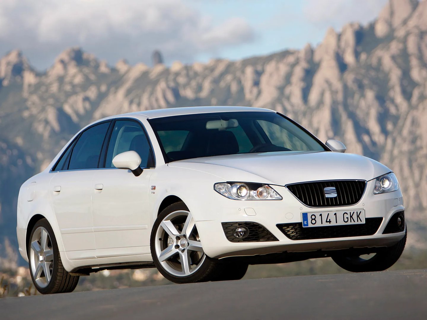 SEAT_Exeo_1_generation__Sedan__5.jpg