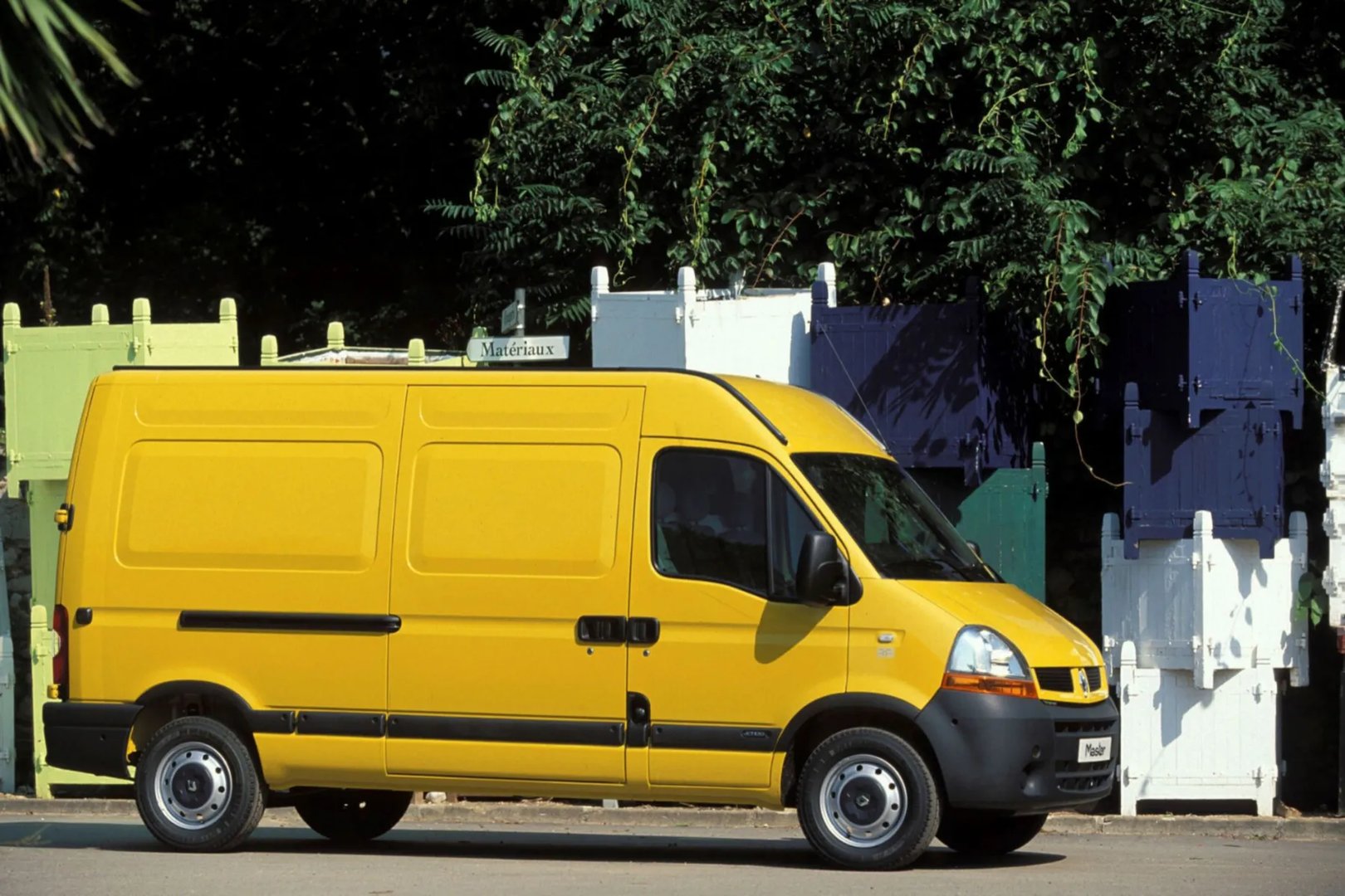 Renault_Master_2_generation_restyling_1__Van__11.jpg