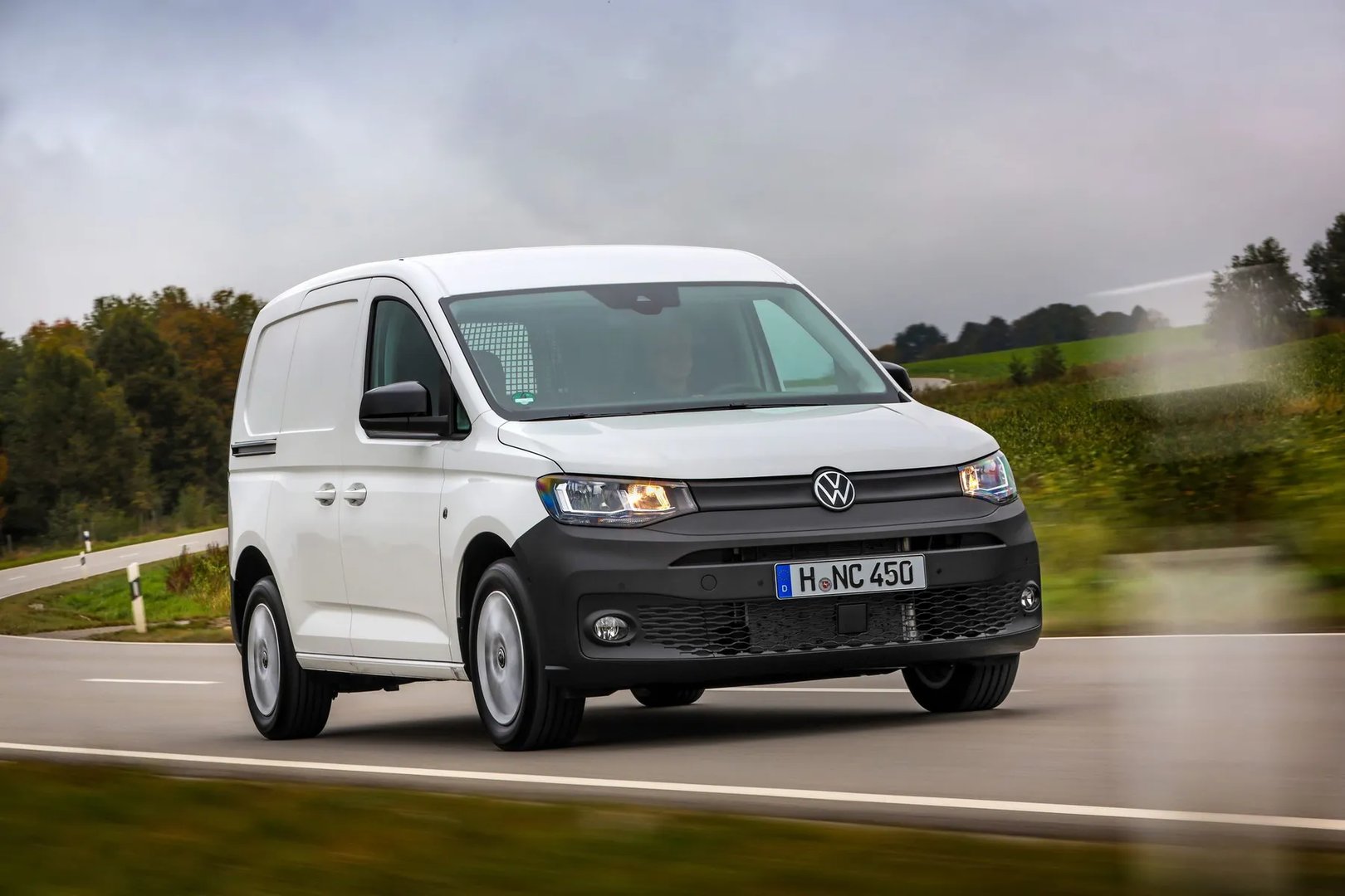 Volkswagen_Caddy_5_generation__Van__8.jpg