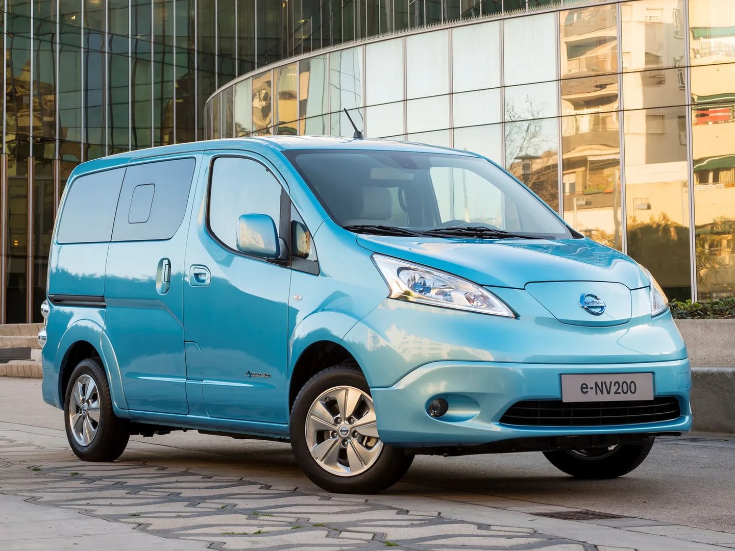 Nissan_E-NV200_1_generation_restyling__Minivan__6.jpg