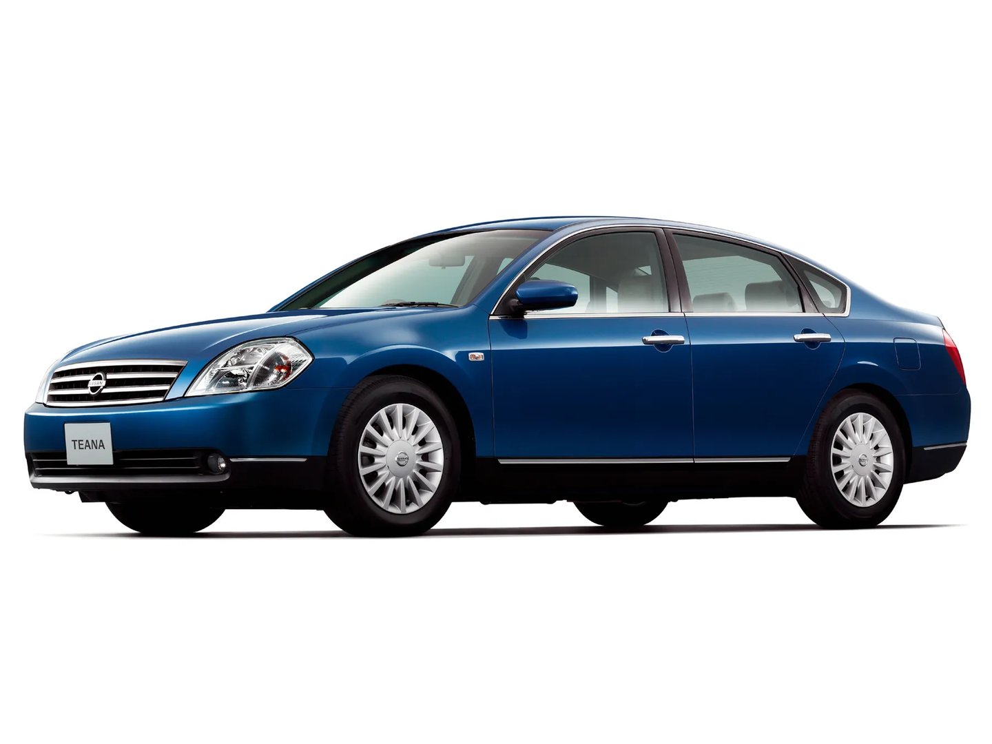 Nissan_Teana_1_generation__Sedan__1.jpg