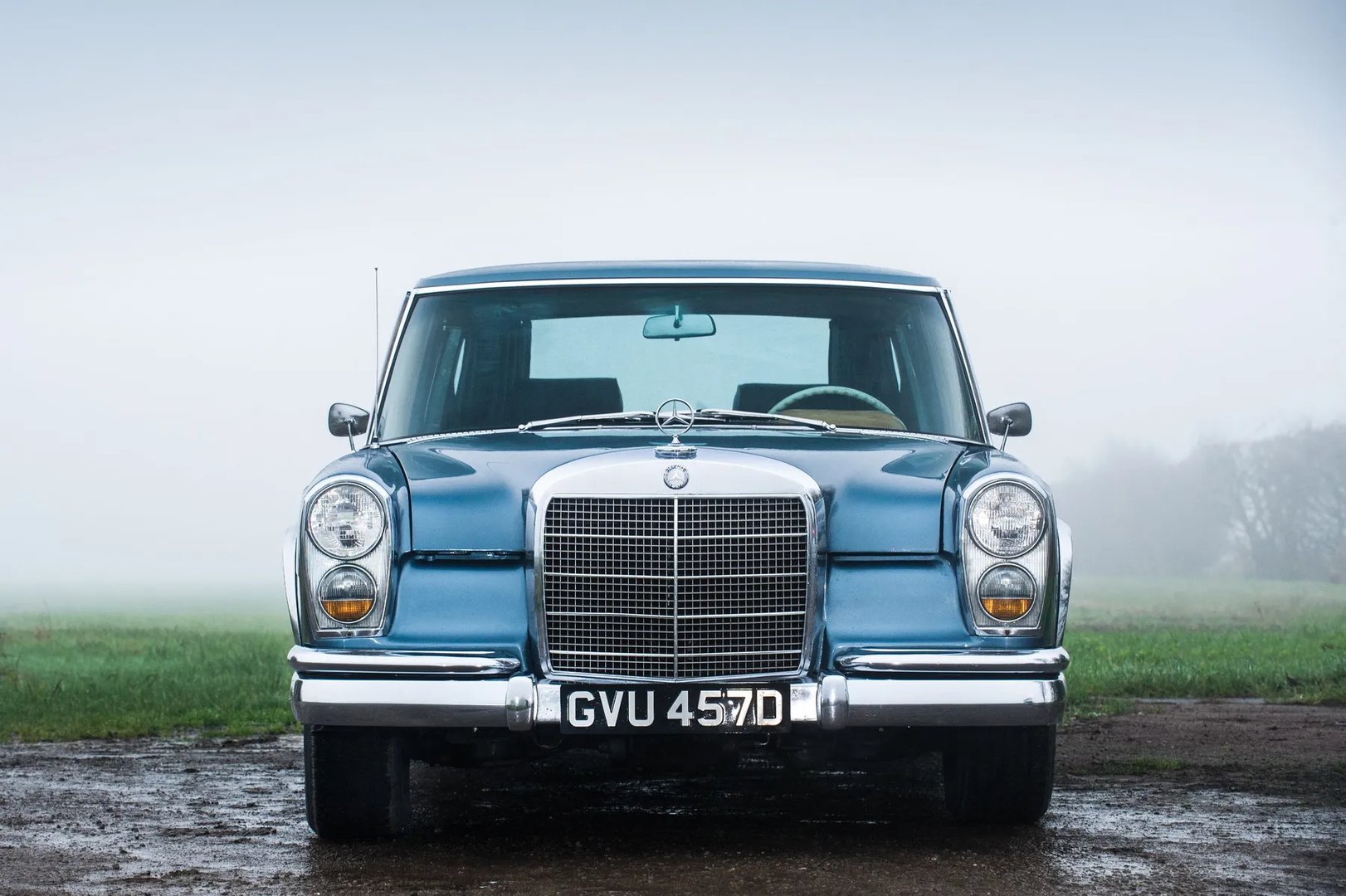Mercedes_W100_1_generation__Sedan__8.jpg