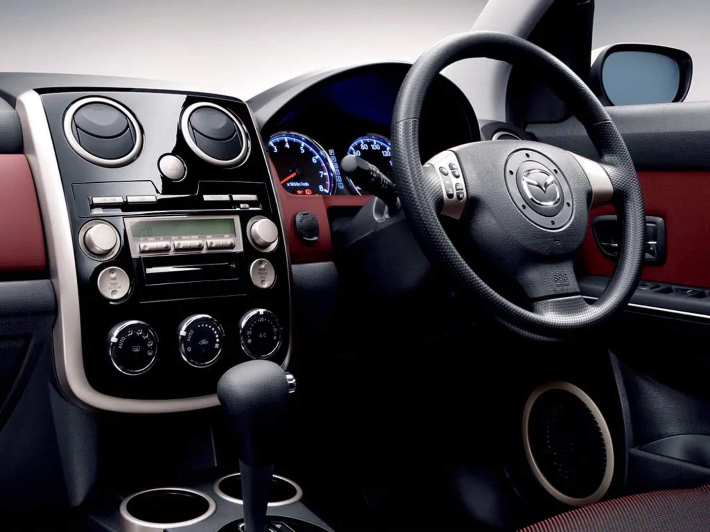 Mazda_Verisa_1_generation__Mini_5-doors__4.jpg