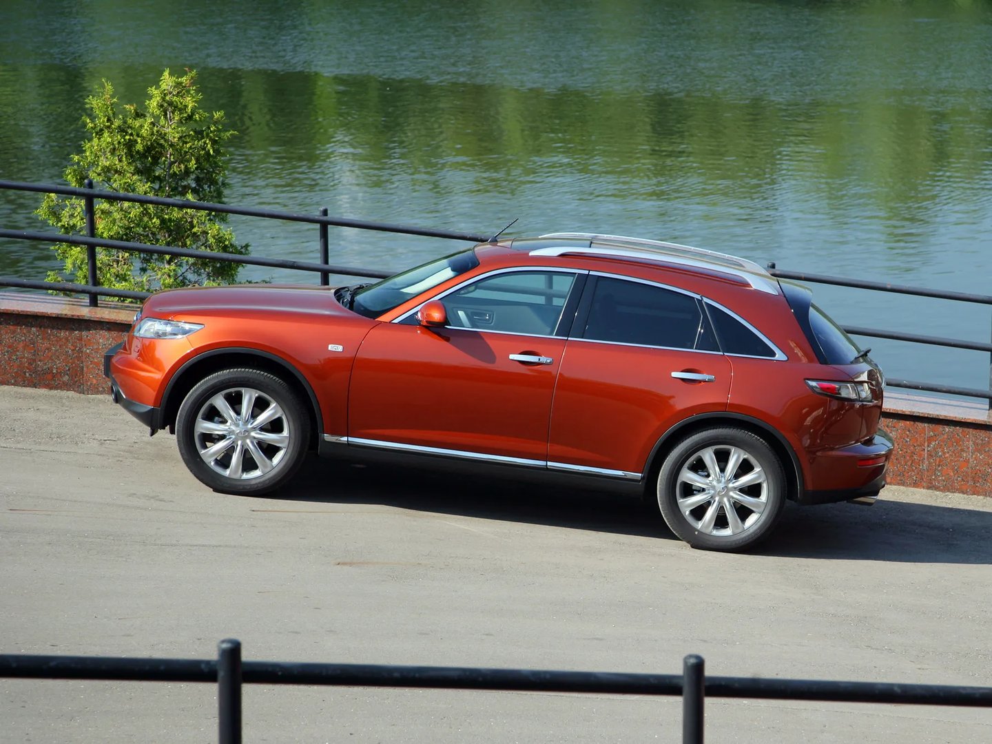 Infiniti_FX_1_generation_restyling__SUV_5-doors__4.jpg