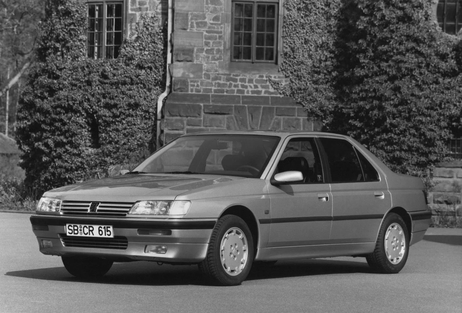 Peugeot_605_1_generation__Sedan__5.jpg