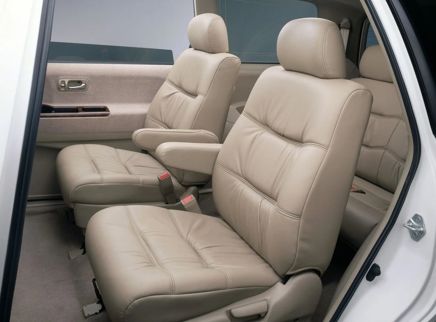 Honda_Odyssey_1_generation__Minivan__13.jpg