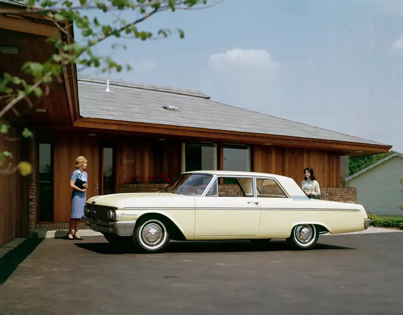 Ford_Galaxie_(USA)_2_generation__Sedan_2-doors__4.jpg