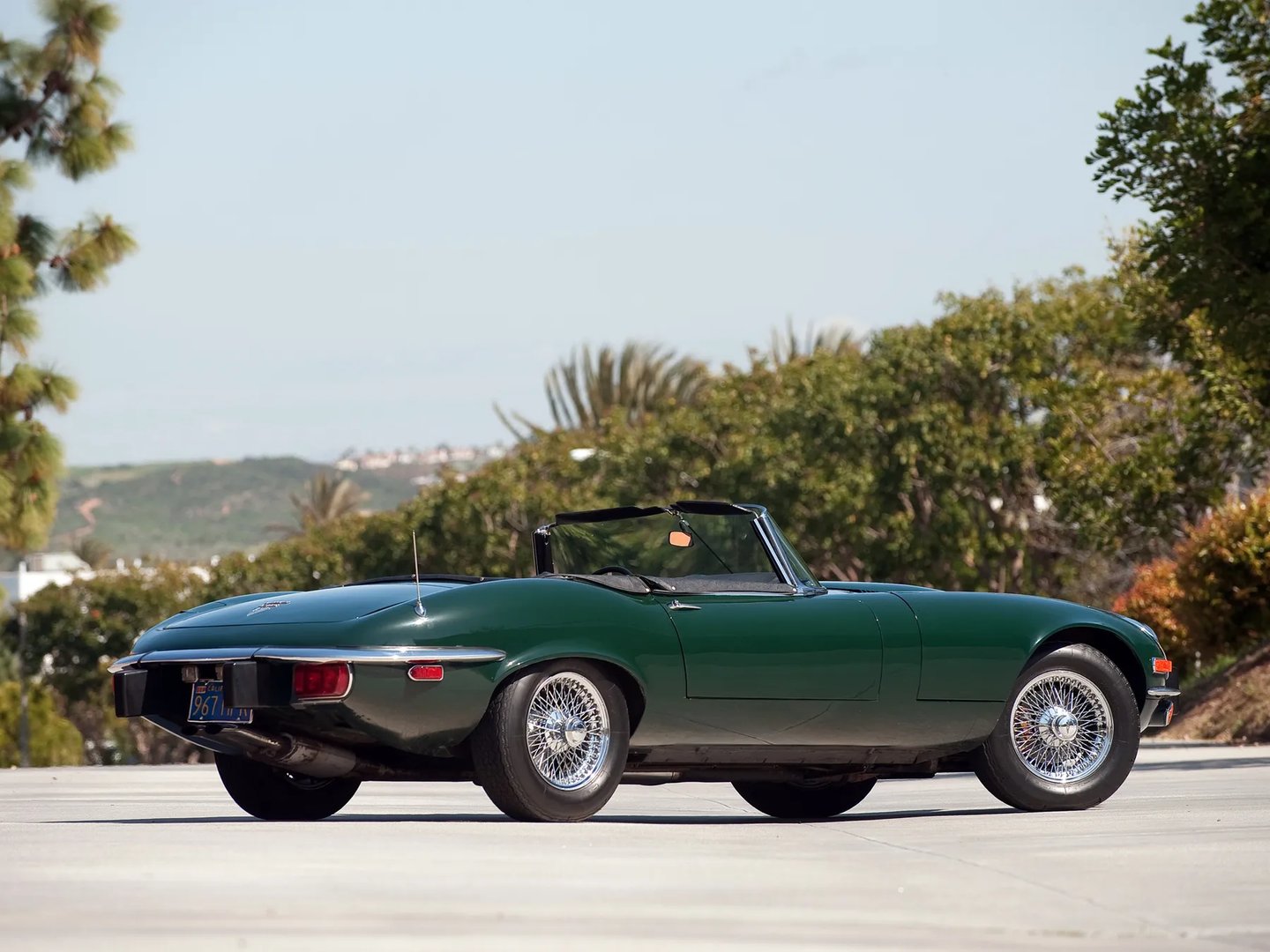 Jaguar_E-type_3_generation__Cabrio__11.jpg