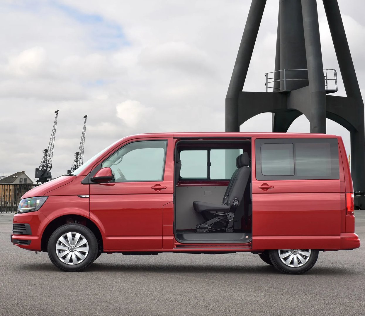 Volkswagen_Transporter_6_generation__Minivan__5.jpg