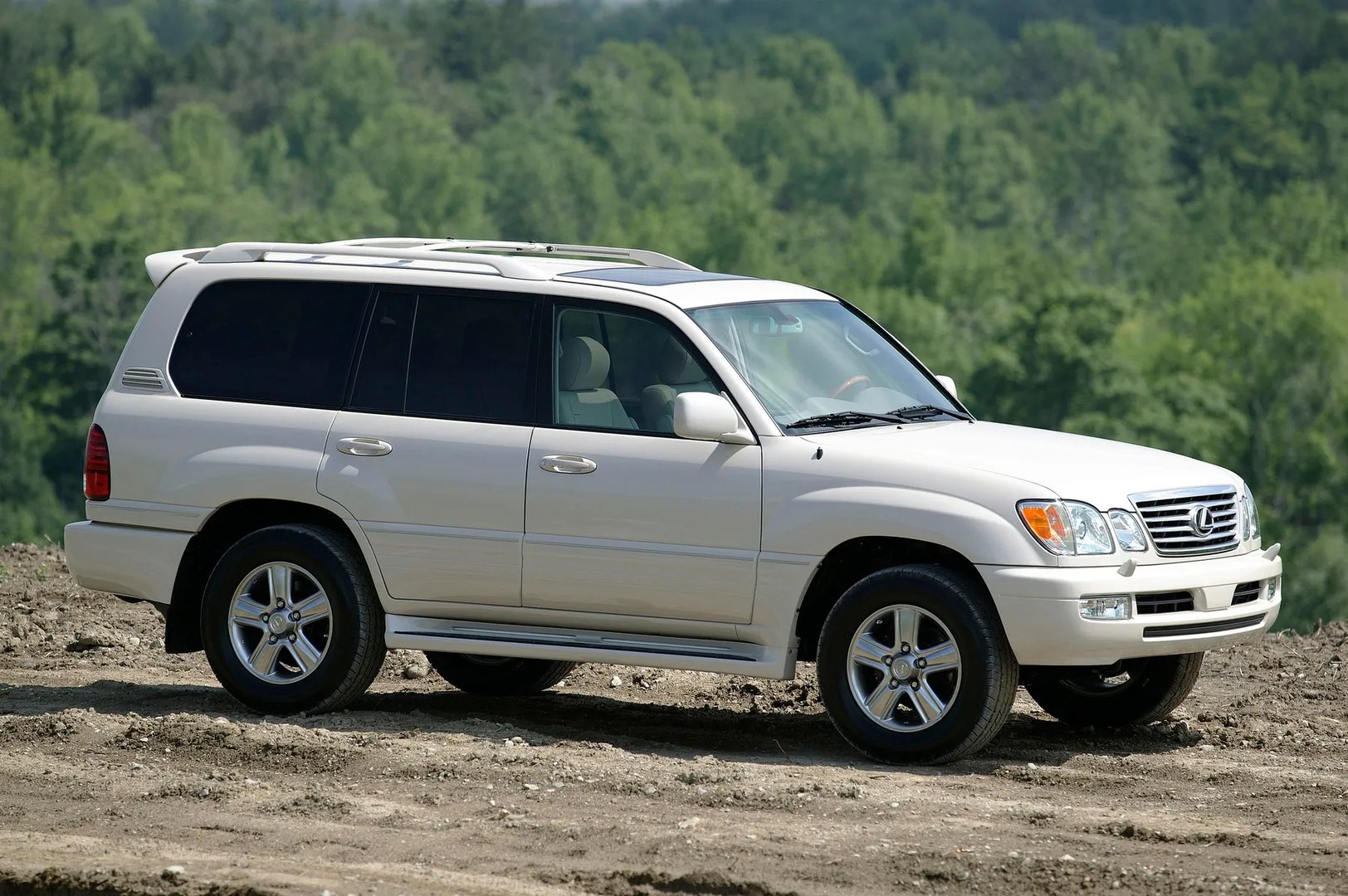 Lexus_LX_2_generation_restyling__SUV_5-doors__11.jpg