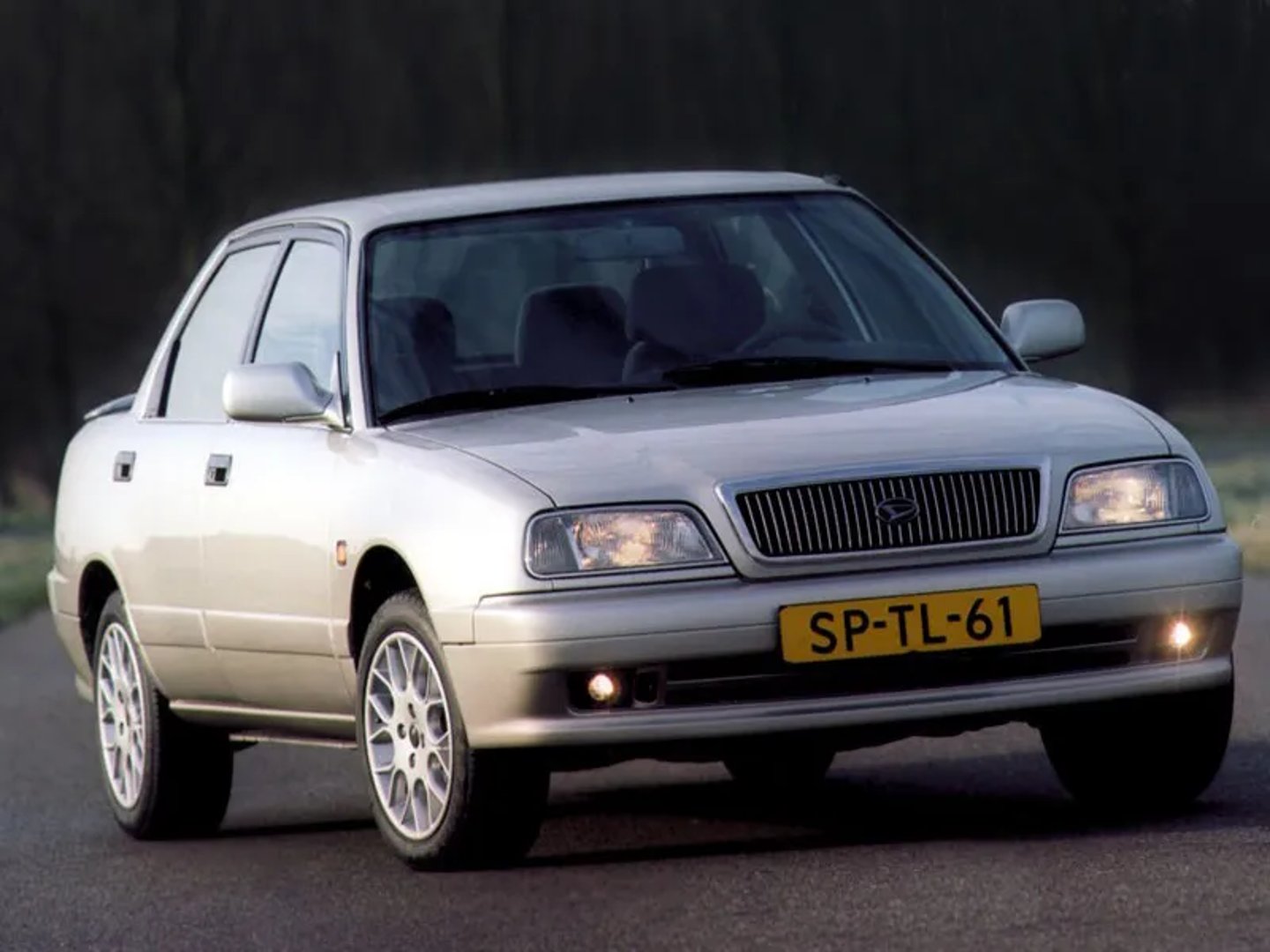 Daihatsu_Applause_1_generation_restyling__Liftback__main.jpg