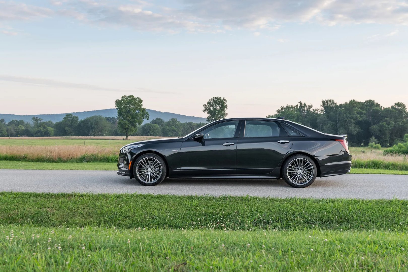 Cadillac_CT6_1_generation_restyling__Sedan__3.jpg